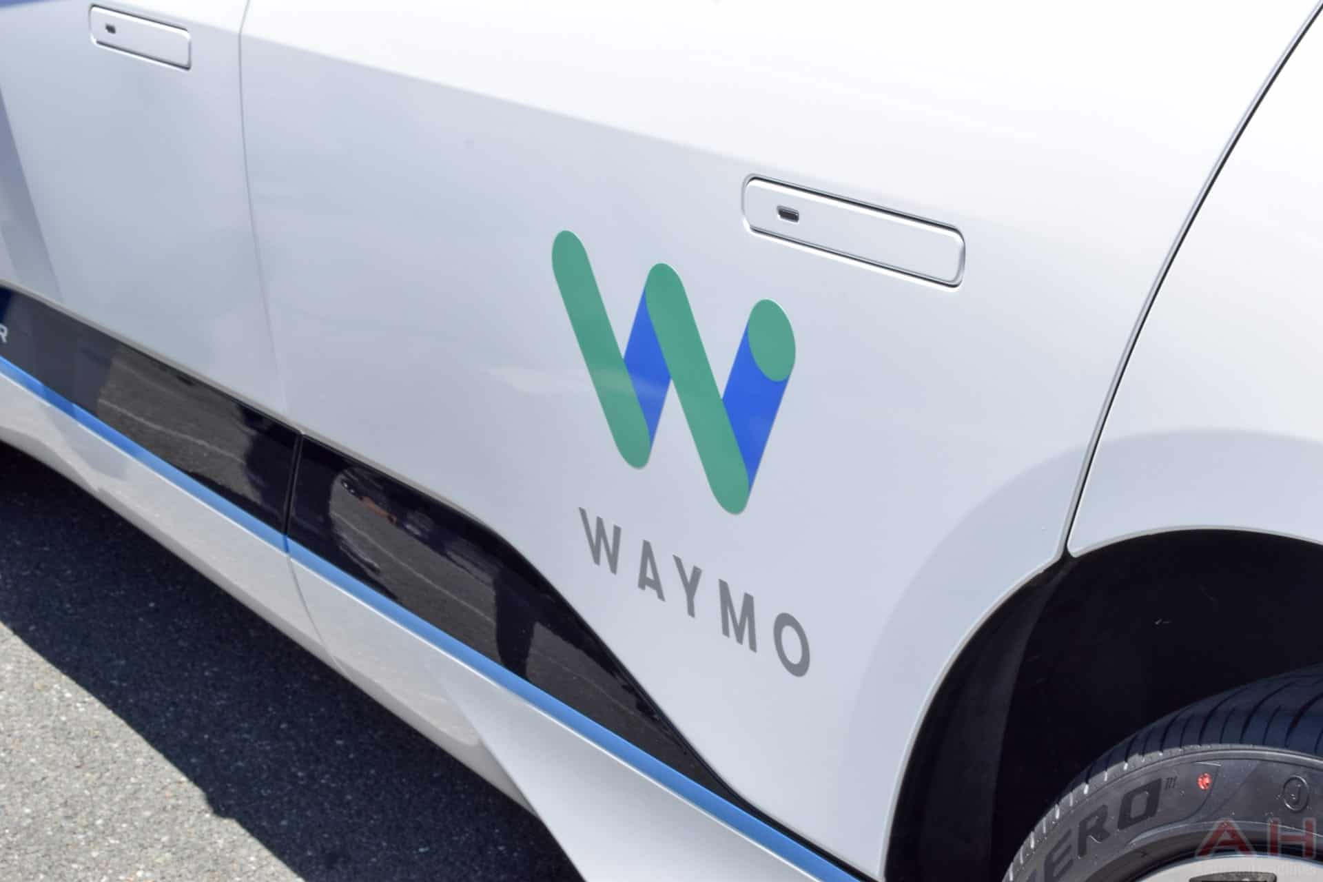 Zelfrijdende auto's van Waymo presteerden naar verluidt beter dan mensen