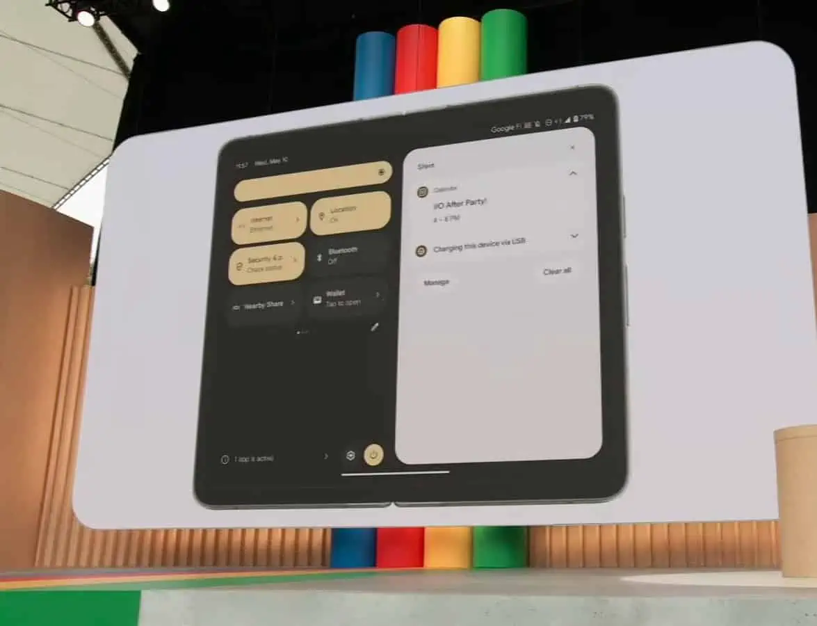 Pixel Fold scherm met twee panelen Google IO 2023