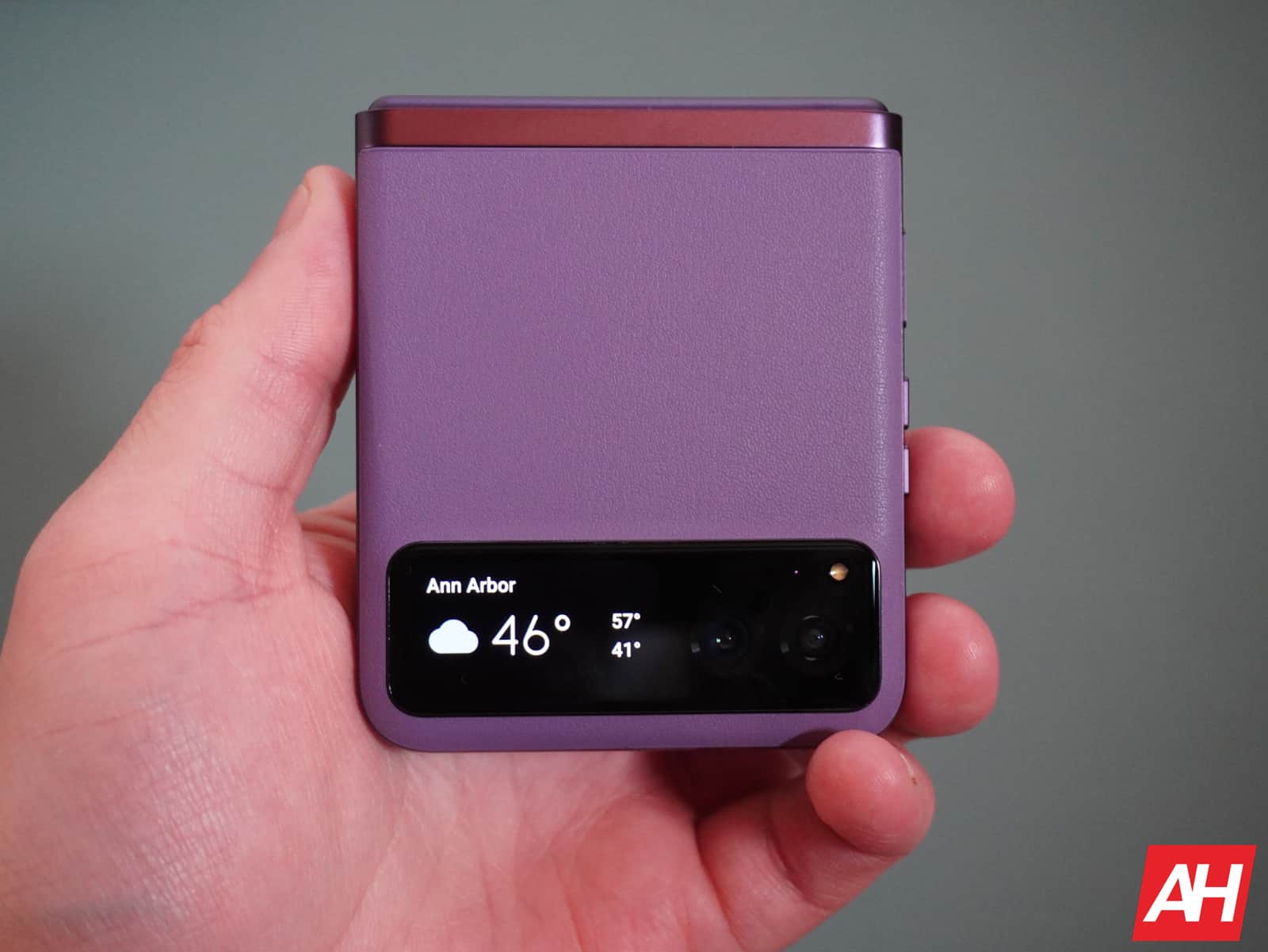 Featured image for Moto Razr 2024 Leaks Ahead of Launch, Certification Hints at Imminent Release