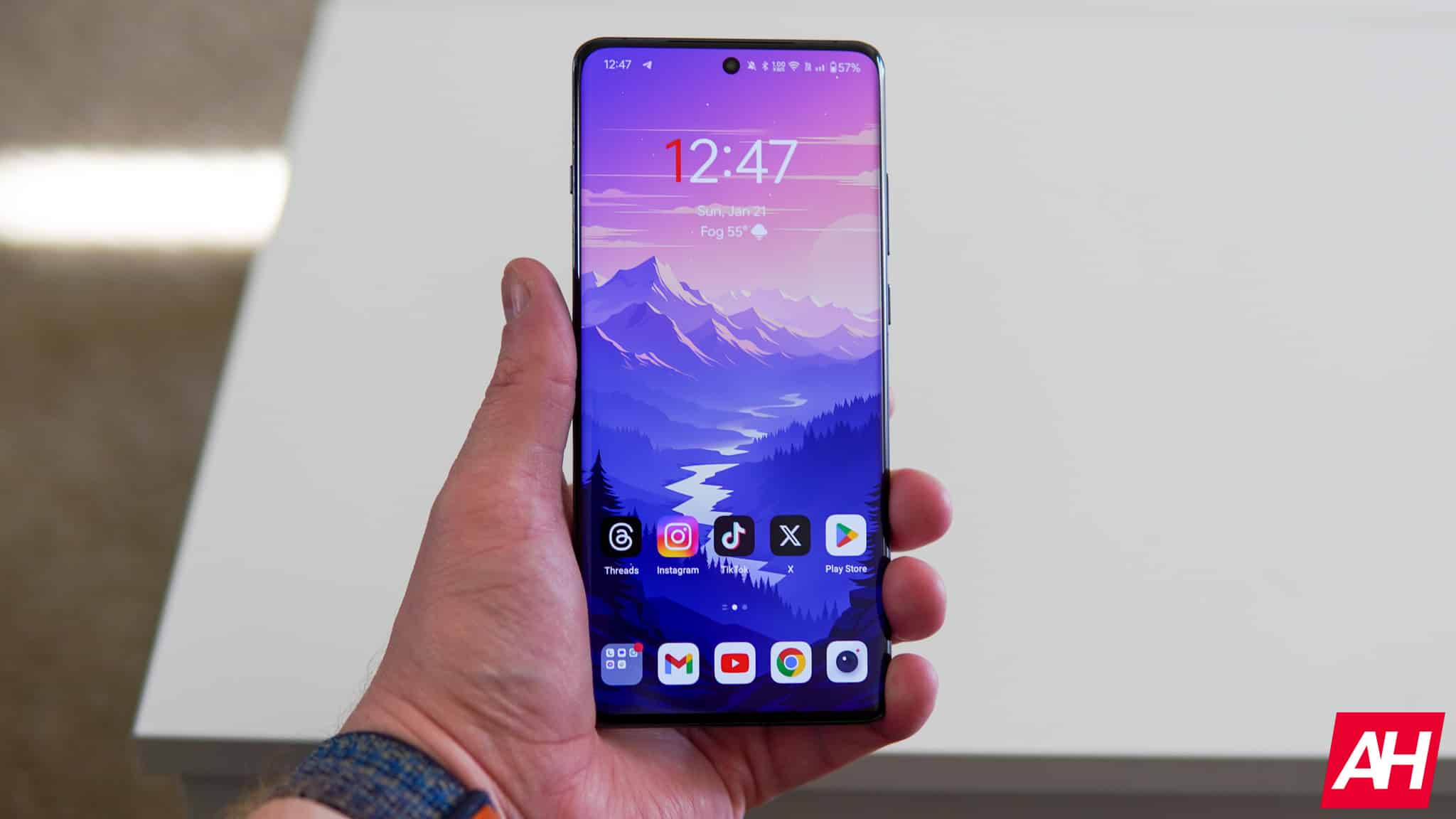 Featured image for OnePlus 12, Open flagships still come pre-loaded with bloatware