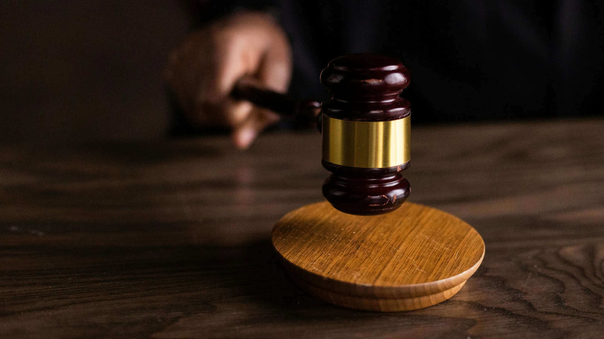 AI-muziekgeneratoren worden geconfronteerd met een rechtszaak van topmuzieklabels