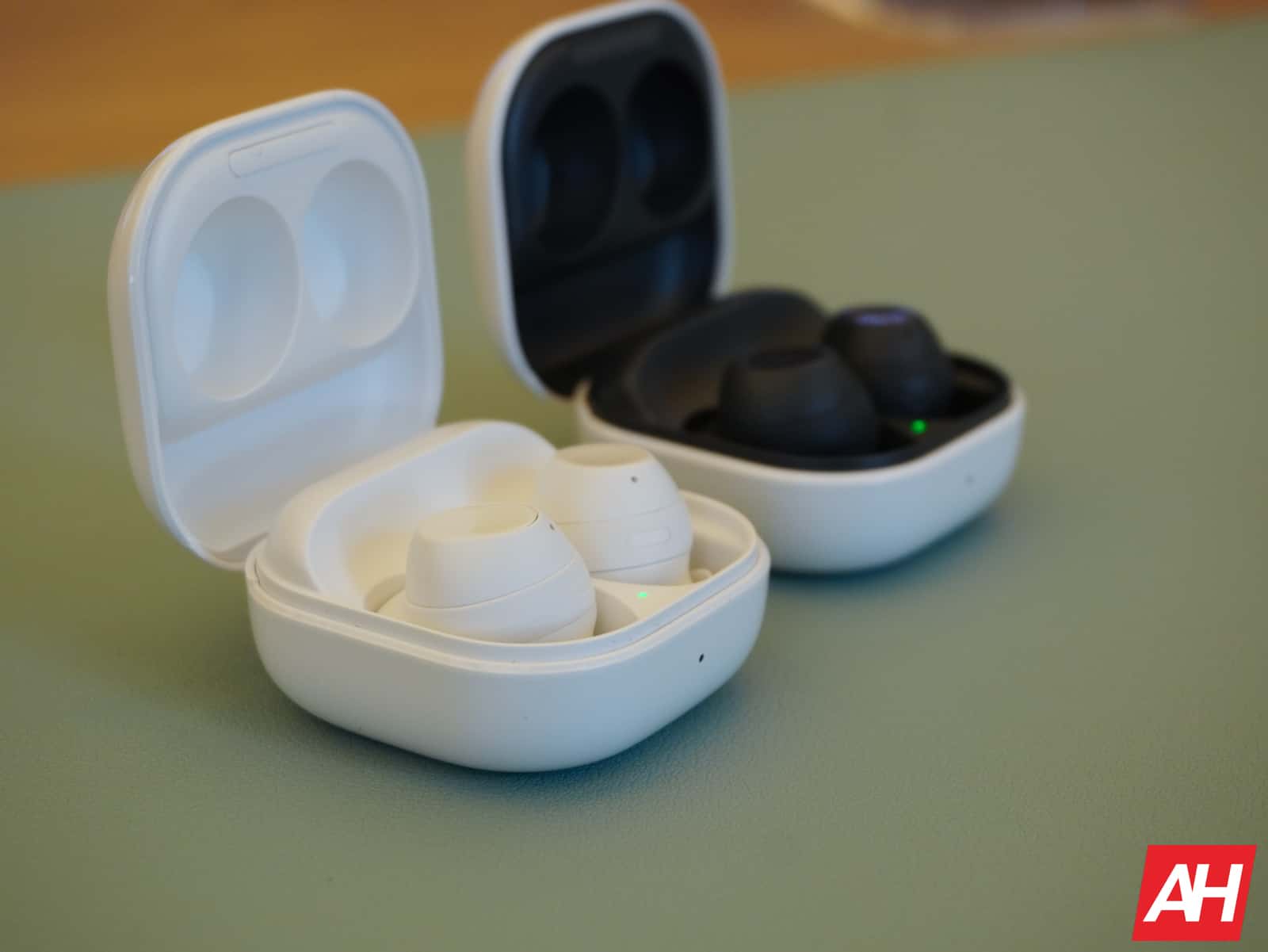 Featured image for Exclusive: Samsung Galaxy Buds 3 & Buds 3 Pro Specs Leak