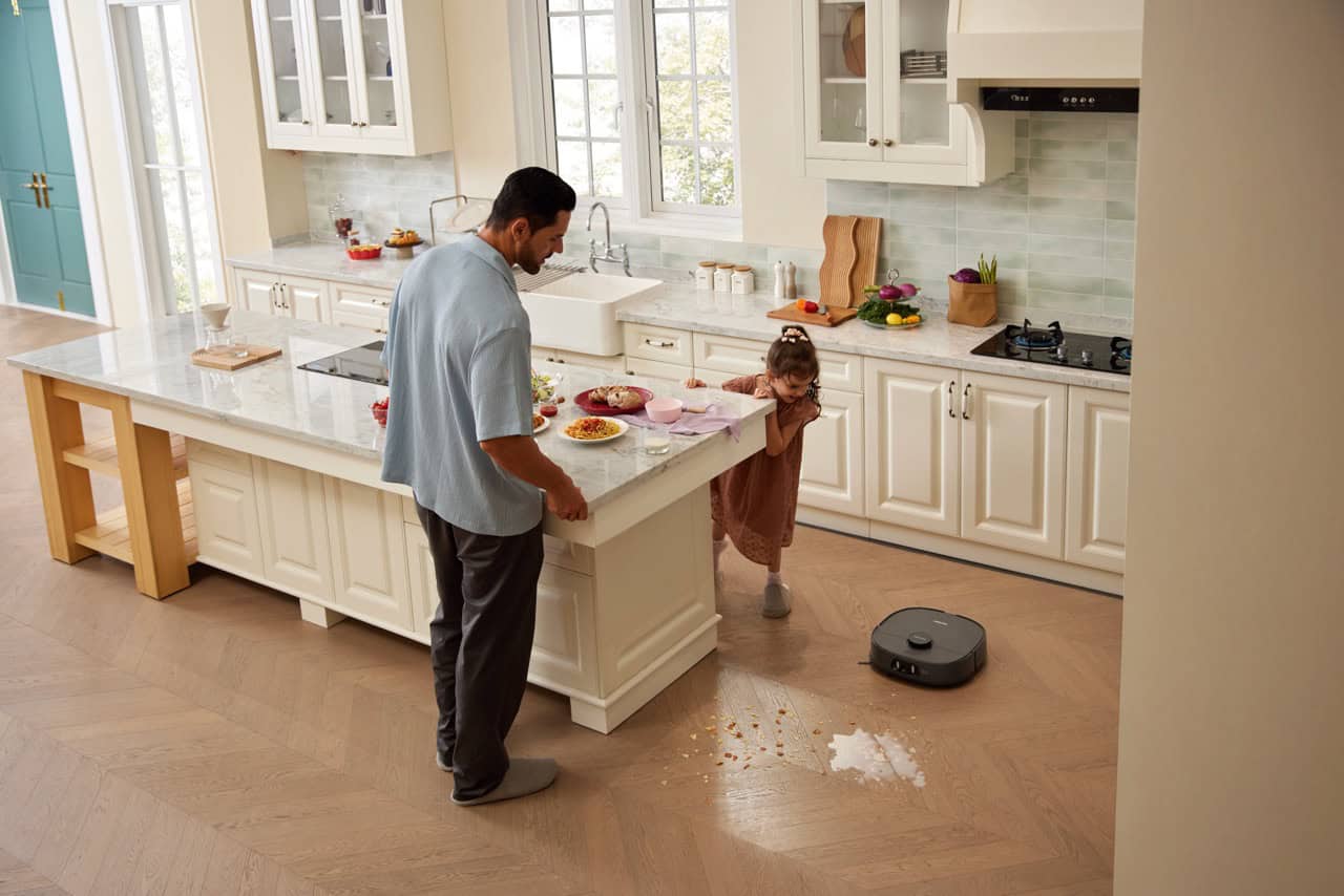 Eureka J15 Pro Ultra debuteert met 's werelds eerste zelfreinigende basisstation en actieve haarsnijtechnologie