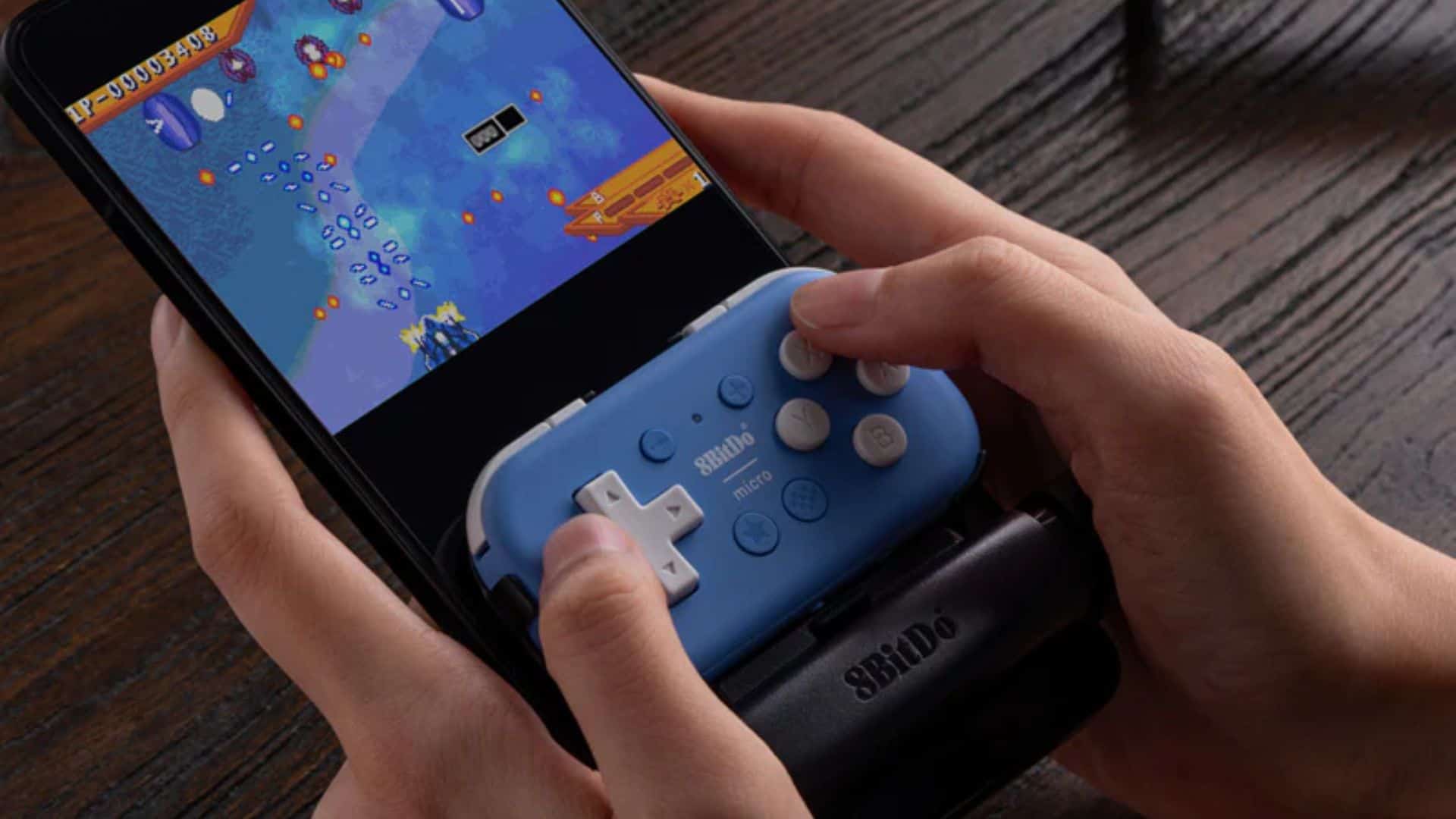 Met de nieuwe mobiele clip van 8BitDo kunt u de kleinere controllers eenvoudig aan uw telefoon bevestigen