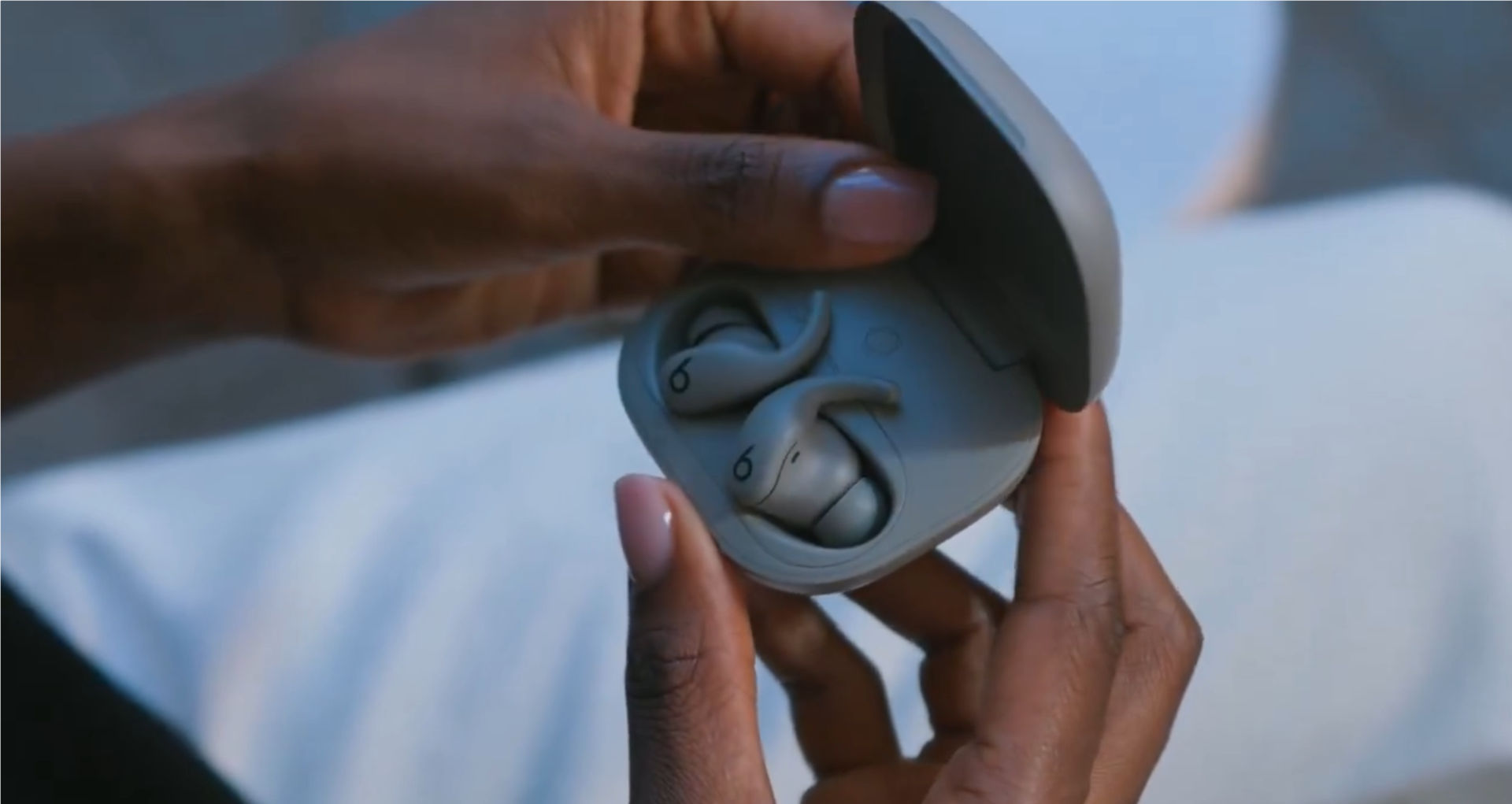 Beats PowerBeats Fit Teaser -video's tonen ontwerp, kleuren en ANC -functies