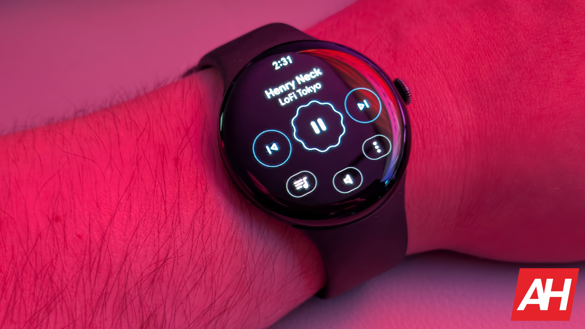 De Pixel Watch AOD ondersteunt nu correct mediabediening